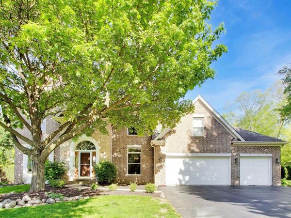 906 Secretariat Court , St. Charles, IL 60174