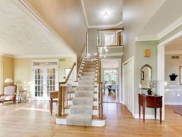 906 Secretariat Court , St. Charles, IL 60174