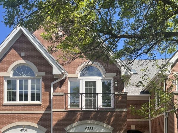 4252 W Harrington Lane, Chicago, IL 60646