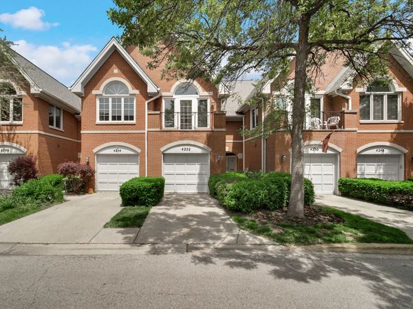 4252 W Harrington Lane, Chicago, IL 60646