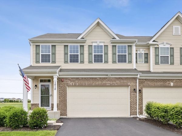 1010 Sears Circle , Elburn, IL 60119