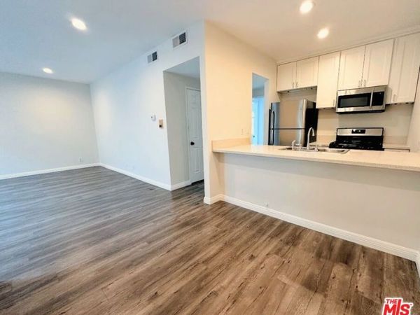 424 S Westmoreland Avenue, Unit 205, Los Angeles, CA 90020