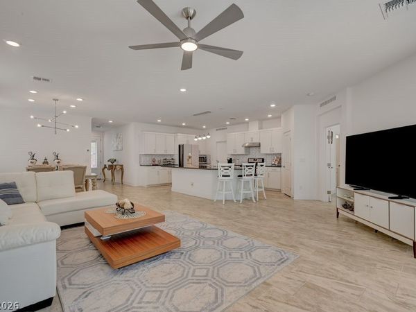 7135 Sunland Hills Avenue, Las Vegas, NV 89113