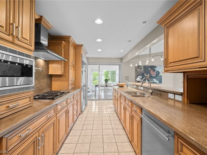 17571 Merry Oaks Trail, Chagrin Falls, OH 44023 Photo 8