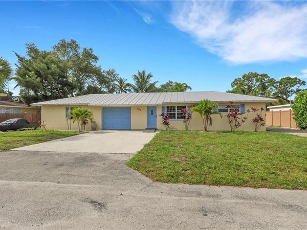 2772 Riverview DR , NAPLES, FL 34112