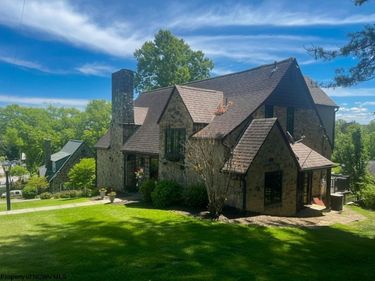 8 Sunset Drive, Fairmont, WV 26554