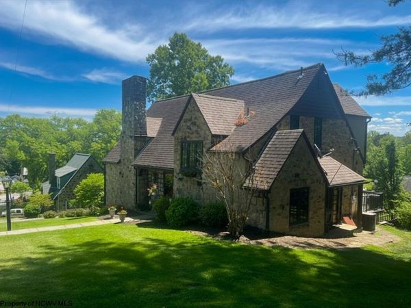 8 Sunset Drive, Fairmont, WV 26554