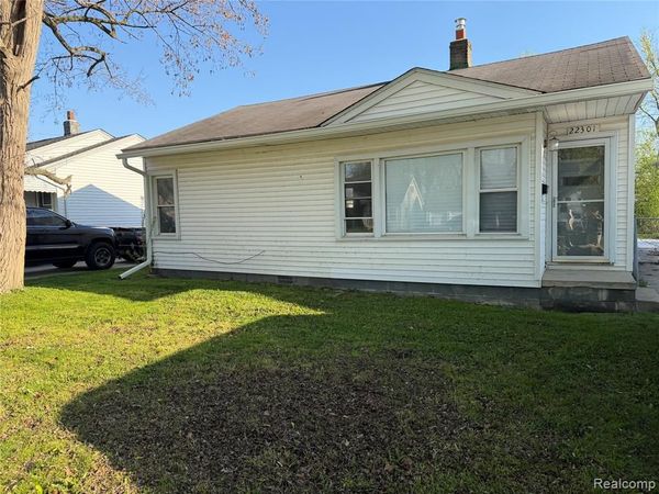 22301 Lange Street, St. Clair Shores, MI 48080