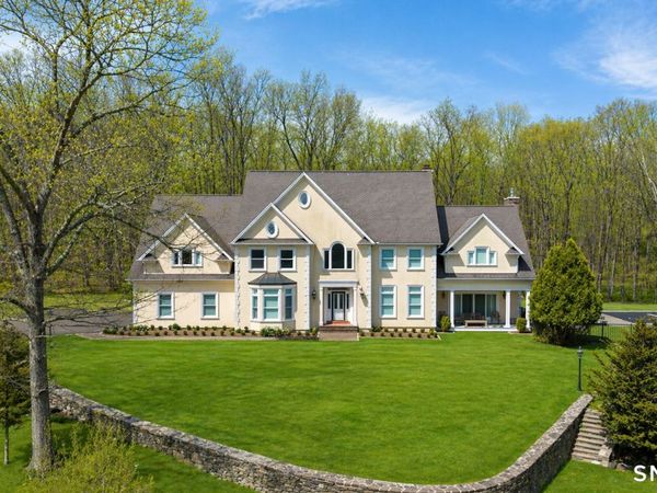 48 Coach Light, Woodbury, CT 06798