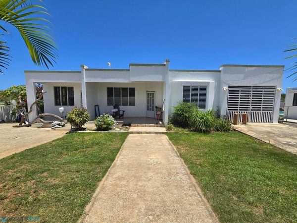 817 CALLE ACUAMARINA, Isabela, PR 00662