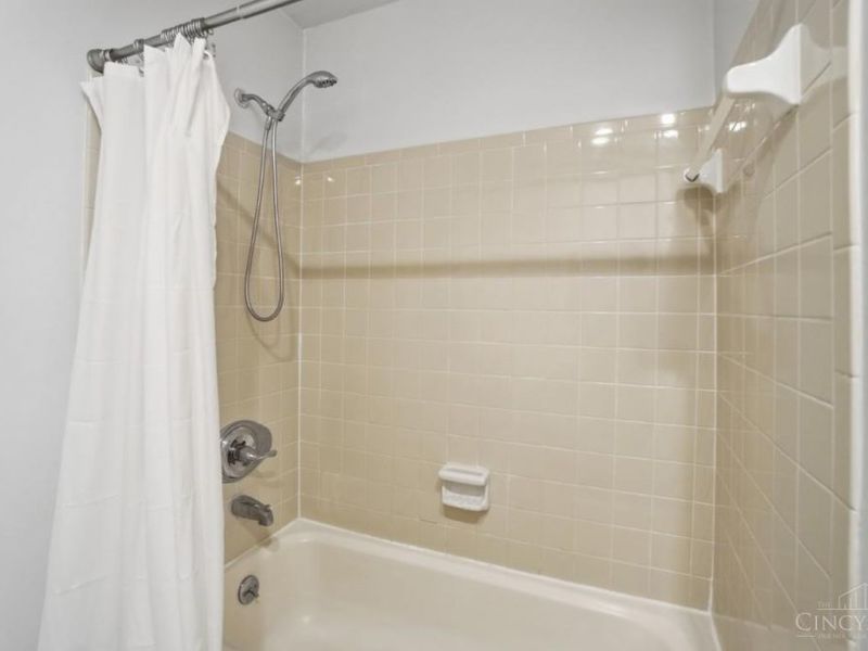 7813 Meadowcreek Drive, Cincinnati, OH 45244 Photo 48