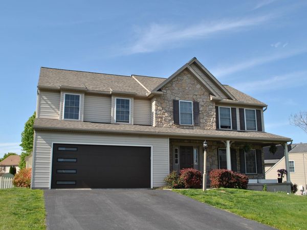 315 LYNNE DRIVE , MOUNT WOLF, PA 17347