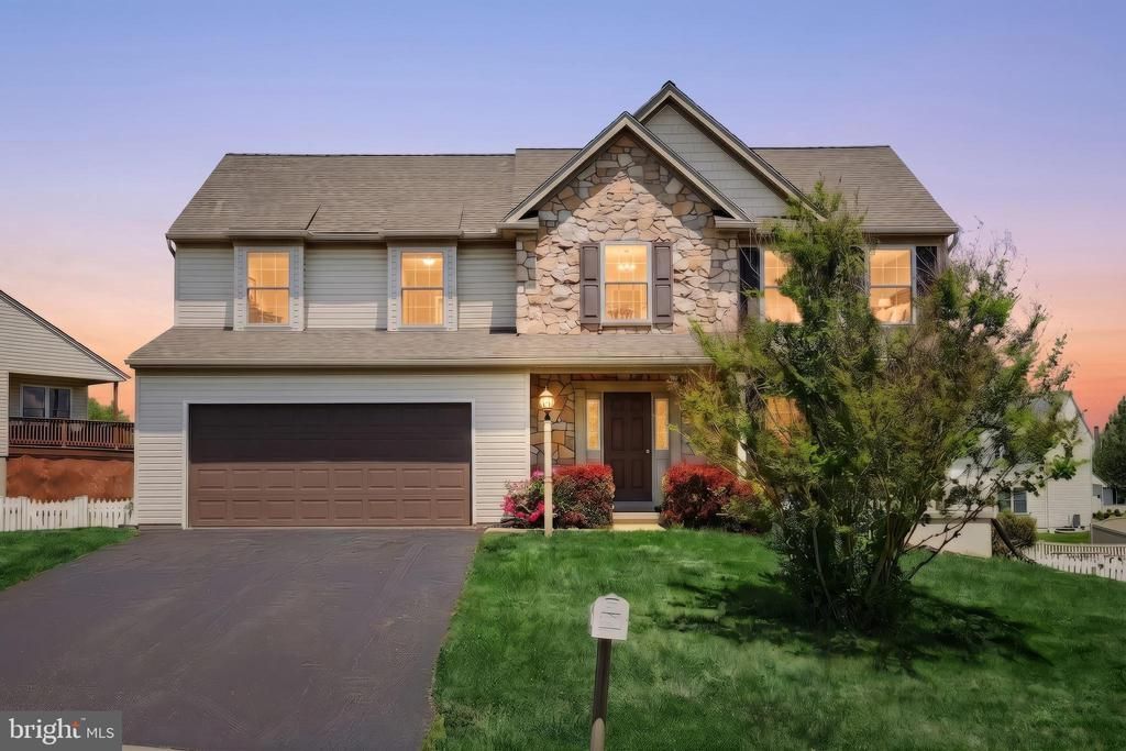 315 LYNNE DRIVE, MOUNT WOLF, PA 17347