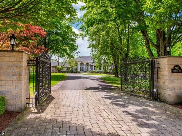 906 W End Dr, Stillwater, NJ 07860