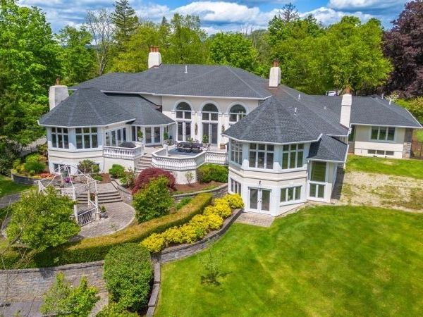 906 W End Dr, Stillwater, NJ 07860