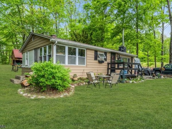 20 Plaza Dr, Hampton, NJ 07860