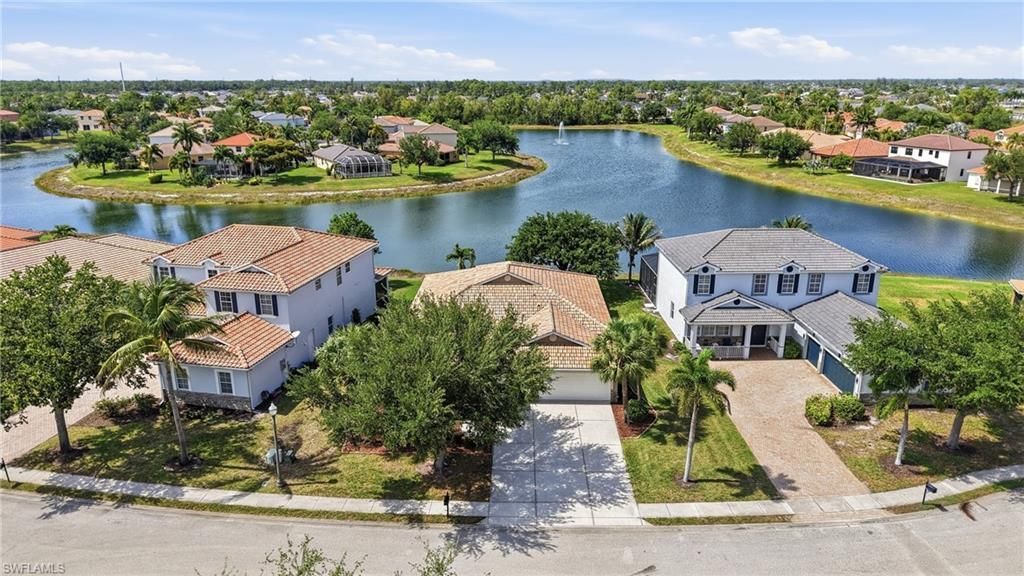 1121 Amber Lake Ct, Cape Coral, FL 33909 Photo