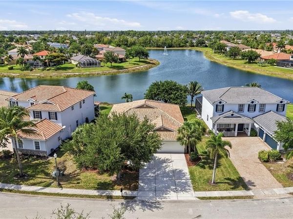 1121 Amber Lake CT , CAPE CORAL, FL 33909