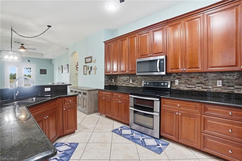 1121 Amber Lake Ct, Cape Coral, FL 33909 Photo