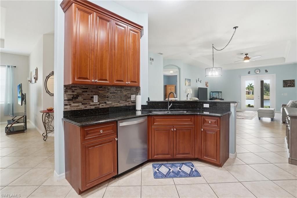 1121 Amber Lake Ct, Cape Coral, FL 33909 Photo