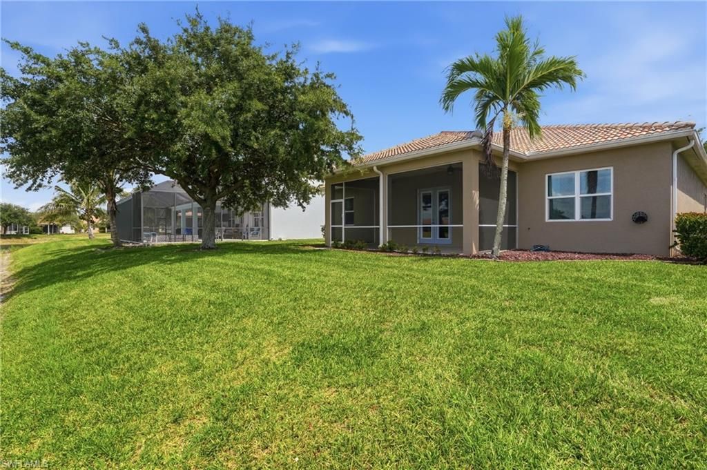 1121 Amber Lake Ct, Cape Coral, FL 33909 Photo