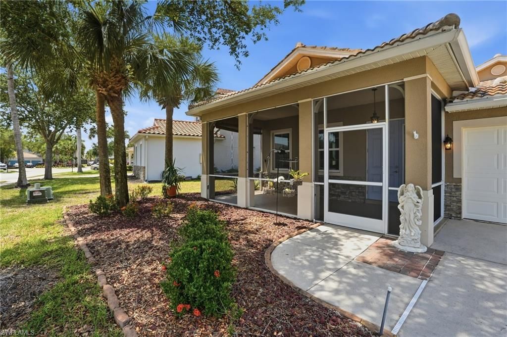 1121 Amber Lake Ct, Cape Coral, FL 33909 Photo