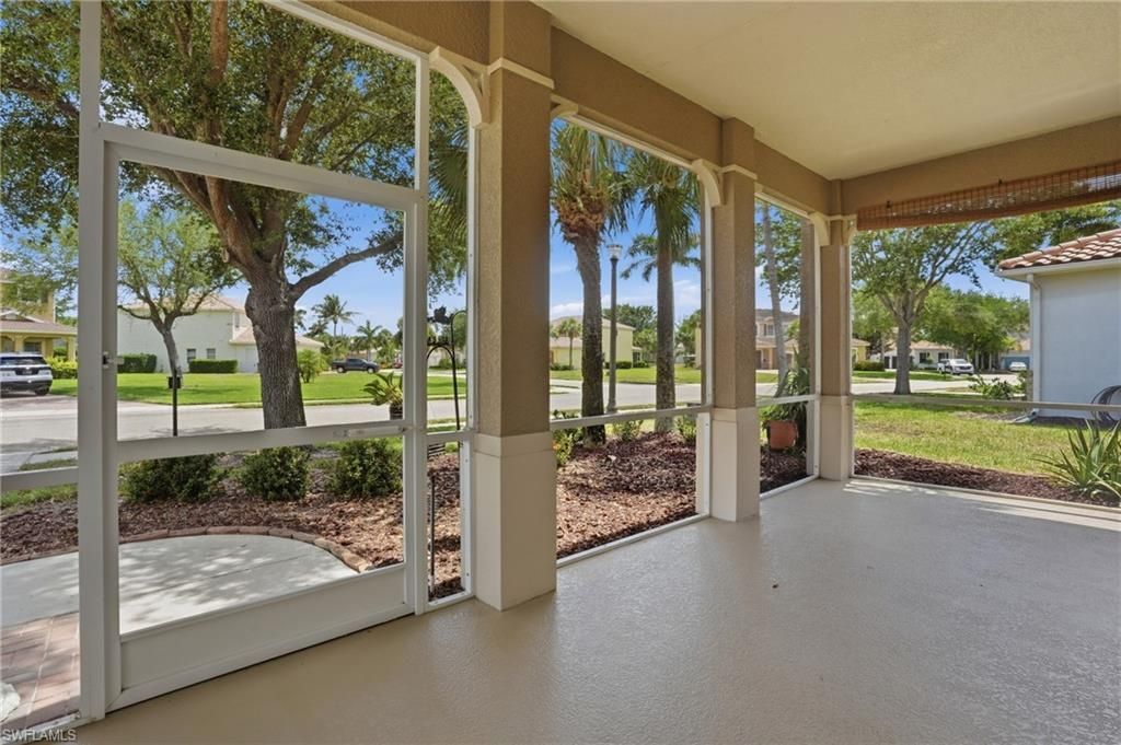 1121 Amber Lake Ct, Cape Coral, FL 33909 Photo