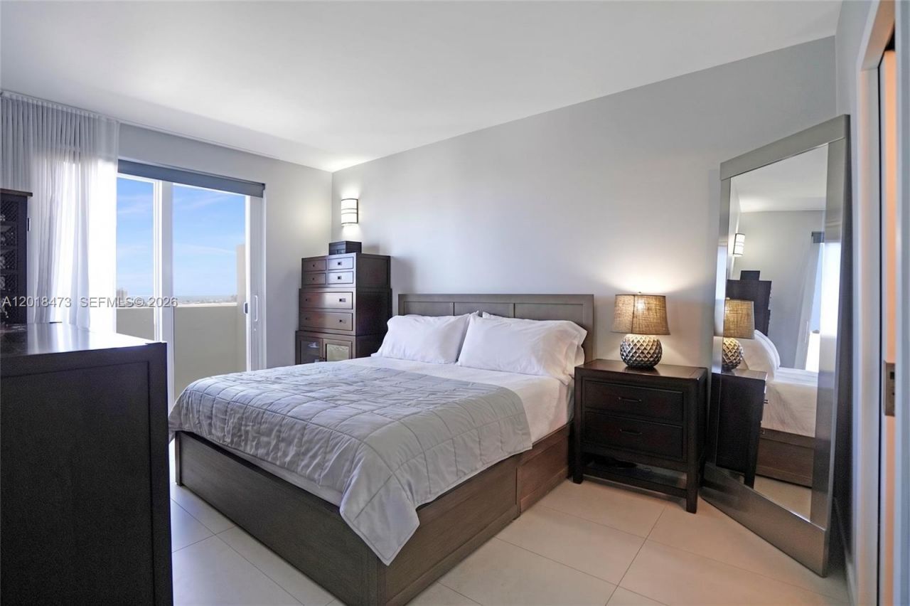 1621 Bay Rd , Unit PH1, Miami Beach, FL 33139 Photo
