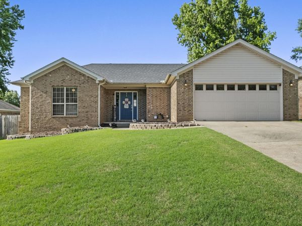 1304 Riverwood Drive , Jacksonville, AR 72076