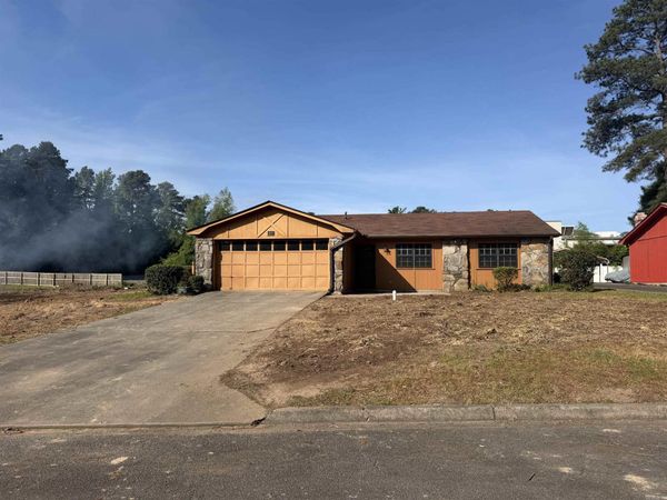 86 Lexington , White Hall, AR 71602