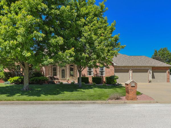 1361 S Charles Place , Bolivar, MO 65613