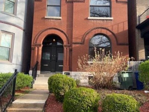 3667 Russell , St Louis, MO 63110