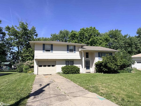 1006 Sunny Lane, Fairfield, IA 52556