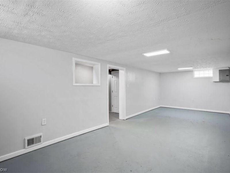 468 E 305th Street, Willowick, OH 44095 Photo 18