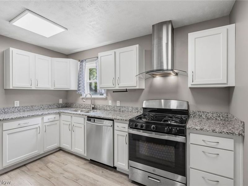 468 E 305th Street, Willowick, OH 44095 Photo 4