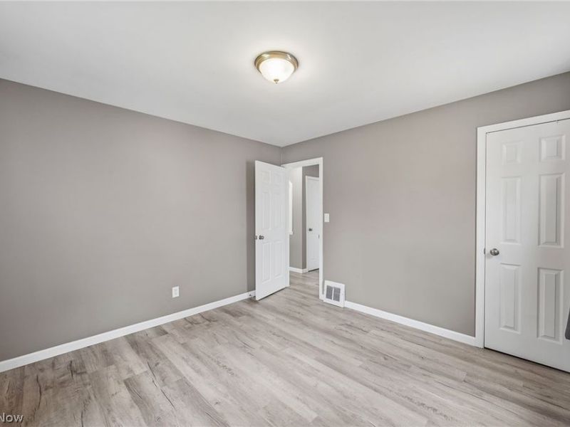 468 E 305th Street, Willowick, OH 44095 Photo 9