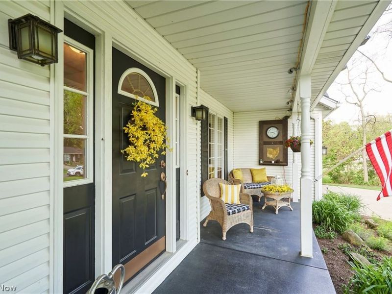 581 Woodhaven Drive , Uniontown, OH 44685 Photo 3