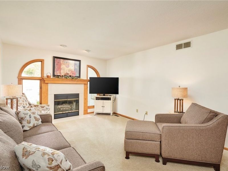 581 Woodhaven Drive , Uniontown, OH 44685 Photo 4