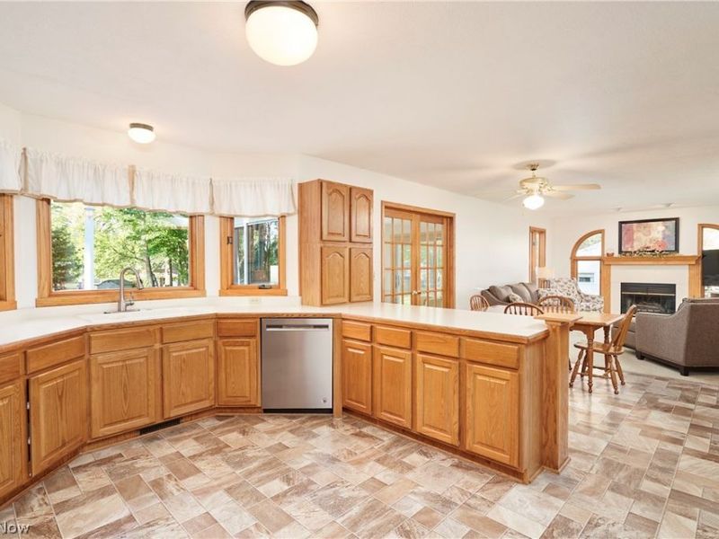 581 Woodhaven Drive , Uniontown, OH 44685 Photo 8
