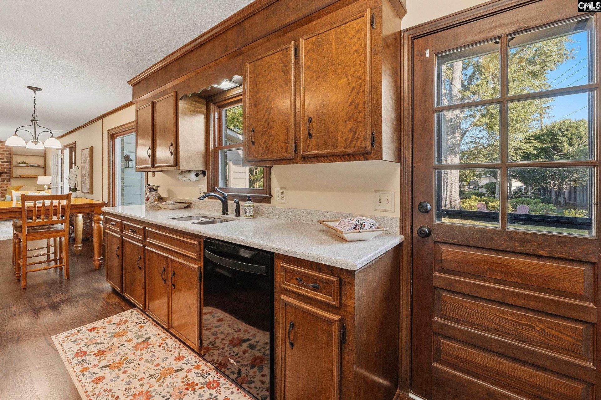 6409 Queens Way Drive  Photo 14