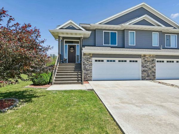 710 Brook Ridge Avenue, North Liberty, IA 52317