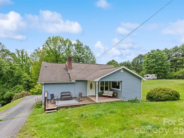 48 Medford Avenue, Waynesville, NC 28786