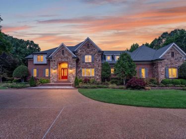 9290 HOLLOW CREEK CV, Germantown, TN 38138