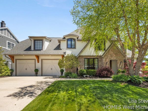 2450 Shears Crossing Court NE, Grand Rapids, MI 49525