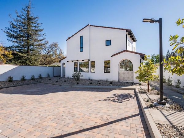 136 N Oakview Drive, Unit 101, Thousand Oaks, CA 91362