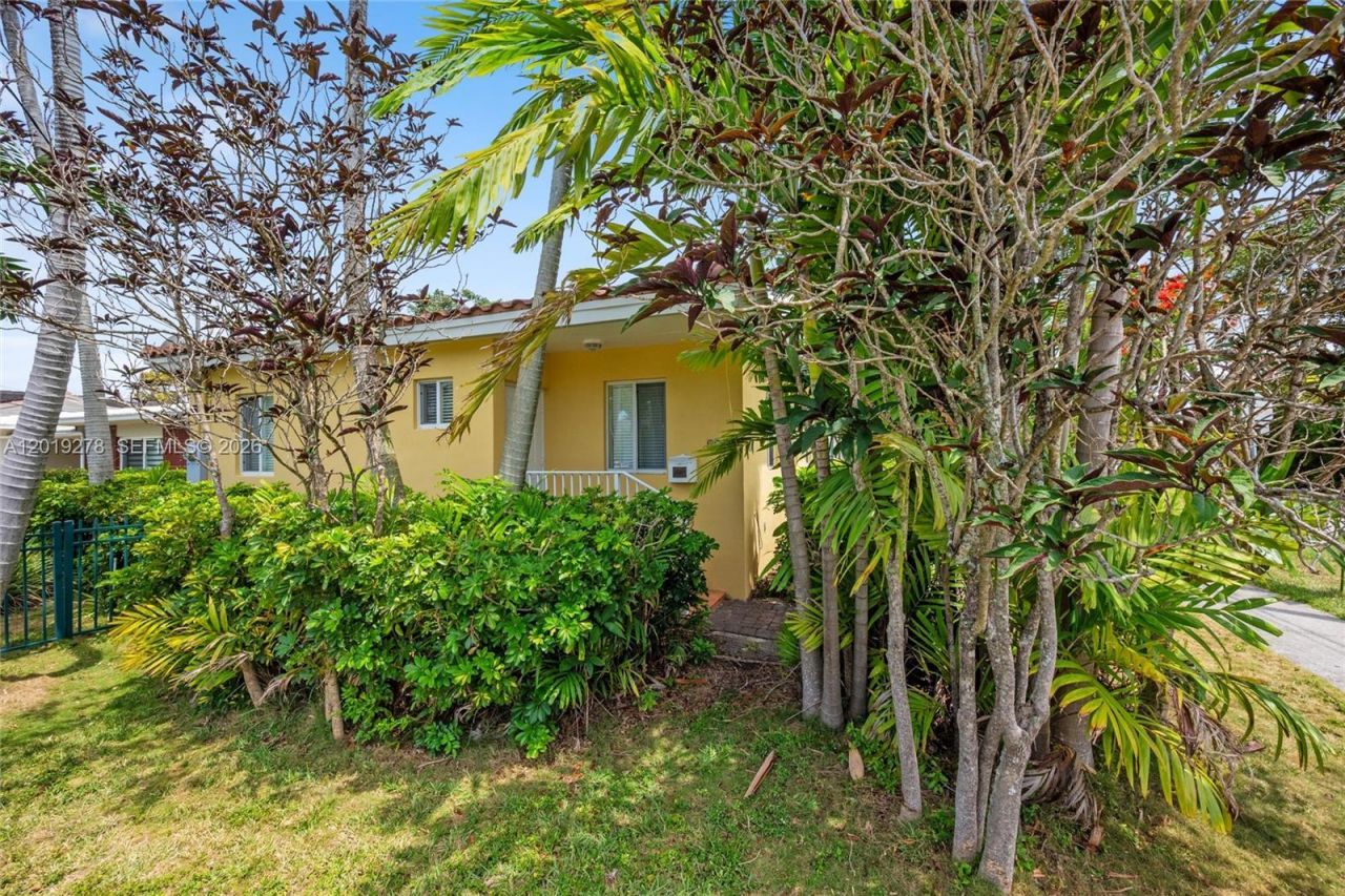 2542 SW 25th Ave, Miami, FL 33133 Photo
