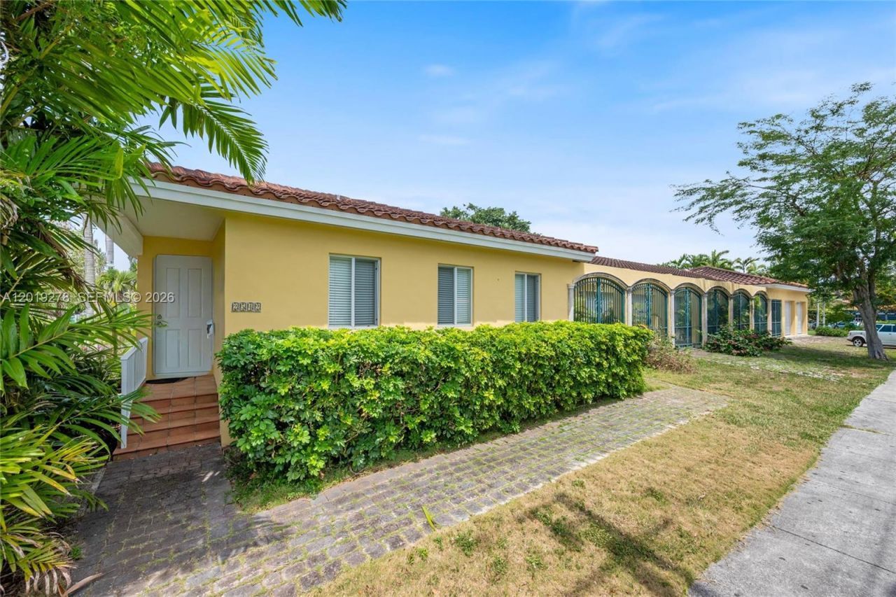 2542 SW 25th Ave, Miami, FL 33133 Photo