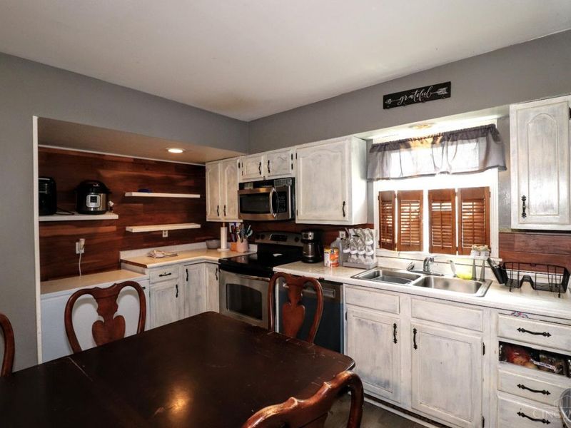 5642 Leumas Road, Green Township, OH 45239 Photo 7