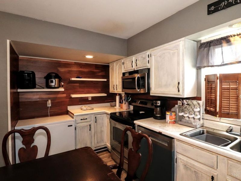 5642 Leumas Road, Green Township, OH 45239 Photo 8