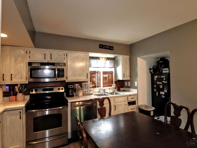 5642 Leumas Road, Green Township, OH 45239 Photo 9